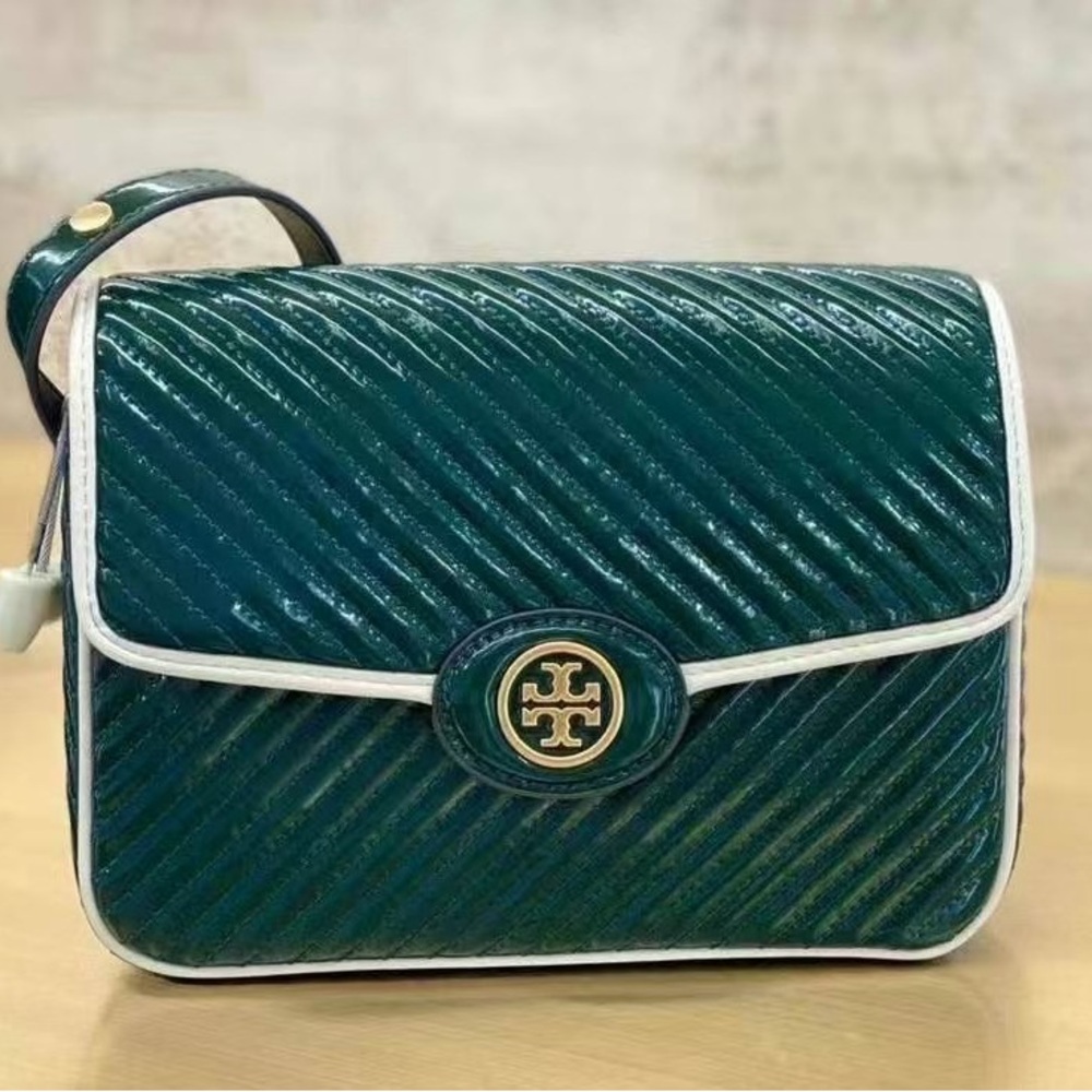 Tory Burch Robinson Patent Quilted Convertible Shoulder Bag，Brand New